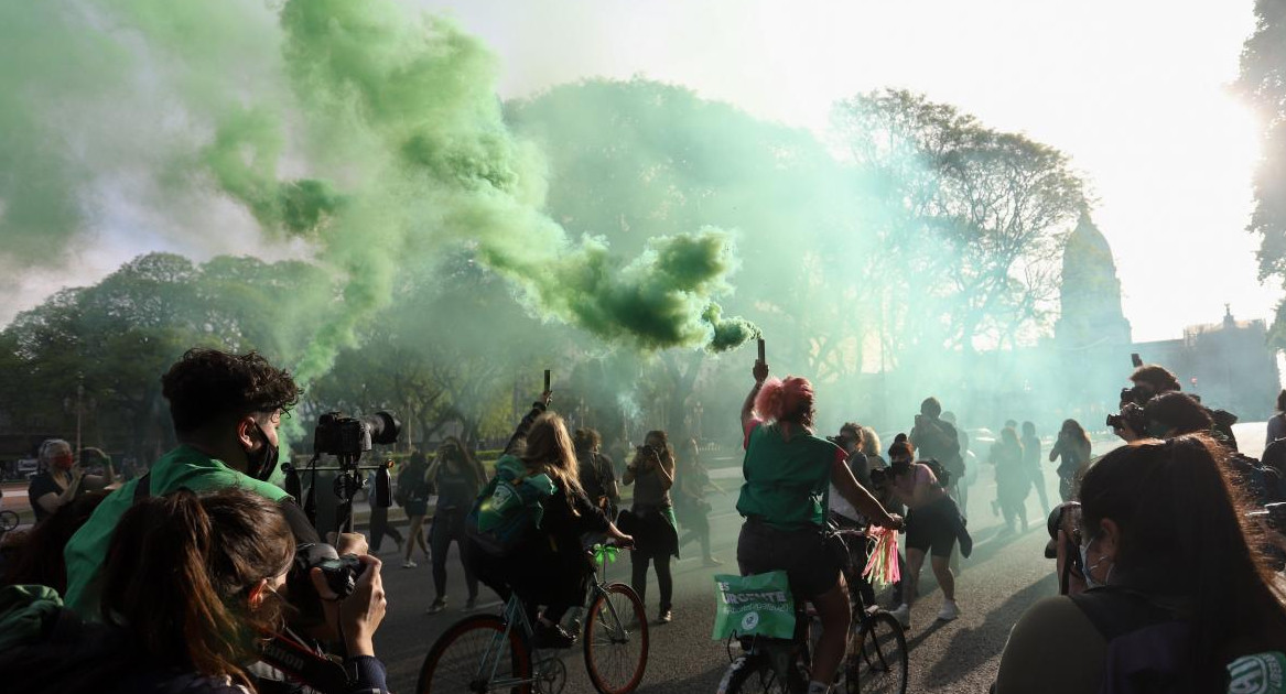 Caravana "verde" desde Plaza de Mayo al Congreso para pedir por el aborto legal, NA