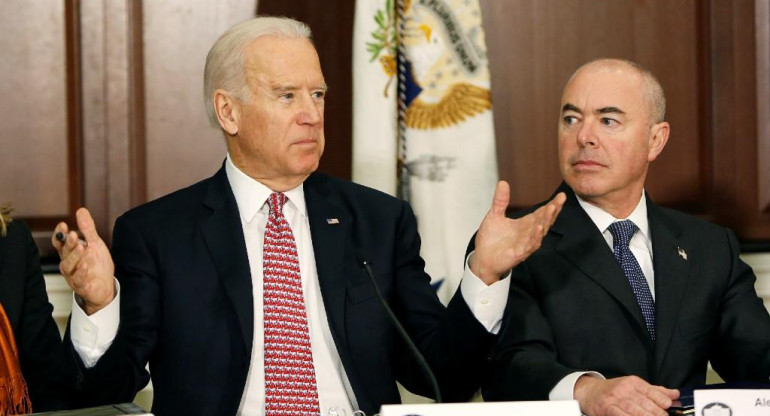 Joe Biden y Alejandro Mayorkas