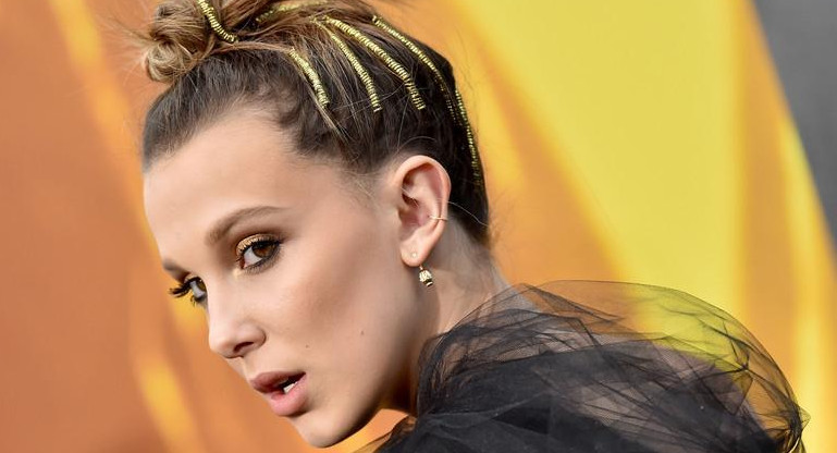 Millie B. Brown rompió en llanto tras el acoso de una fan