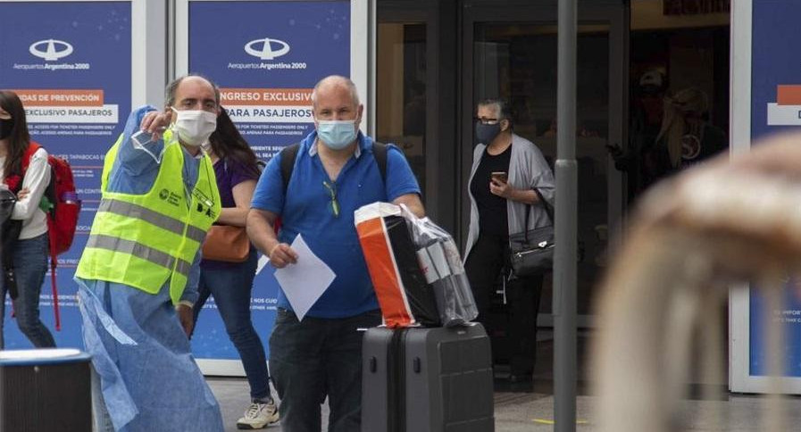 Coronavirus, pasajeros en aeropuerto de Ezeiza, vuelos, NA