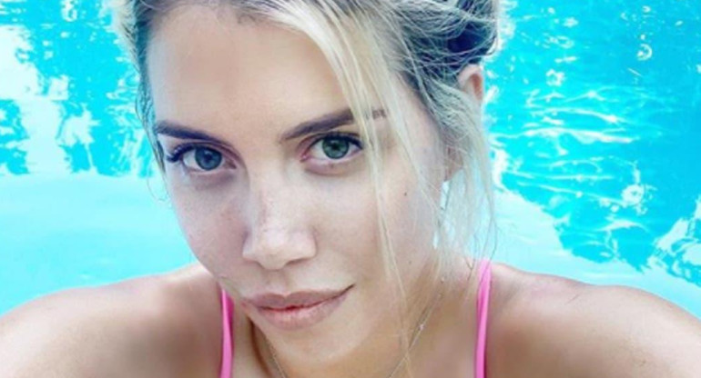 Wanda Nara calentó las redes en toples