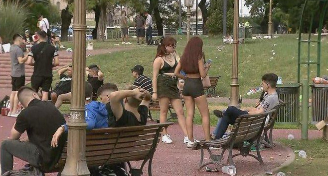 Festejos en la Ciudad de Buenos Aires con alcohol y sin barbijos