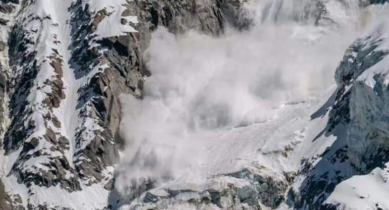 Avalancha en Irán, nieve, centro de esquí, Foto Twitter