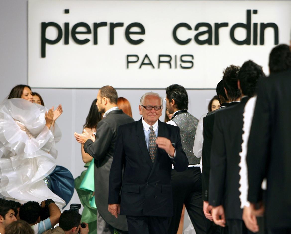 Fallece a los 98 años el diseñador Pierre Cardin, pionero del prêt
