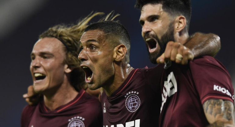 Lanús ante Vélez, José Sand festeja en partido de ida de semifinales de la Copa Sudamericana. Foto NA