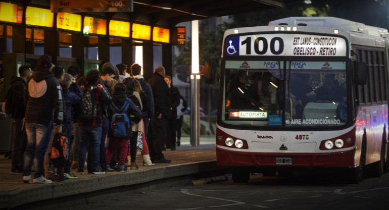 Colectivos, pasajeros, transporte público, foto NA