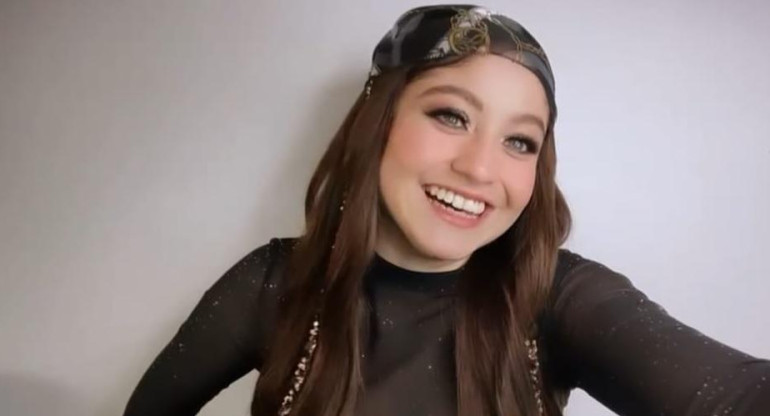 Karol Sevilla lanza "Tus Besos" y le envía saludos a Canal 26