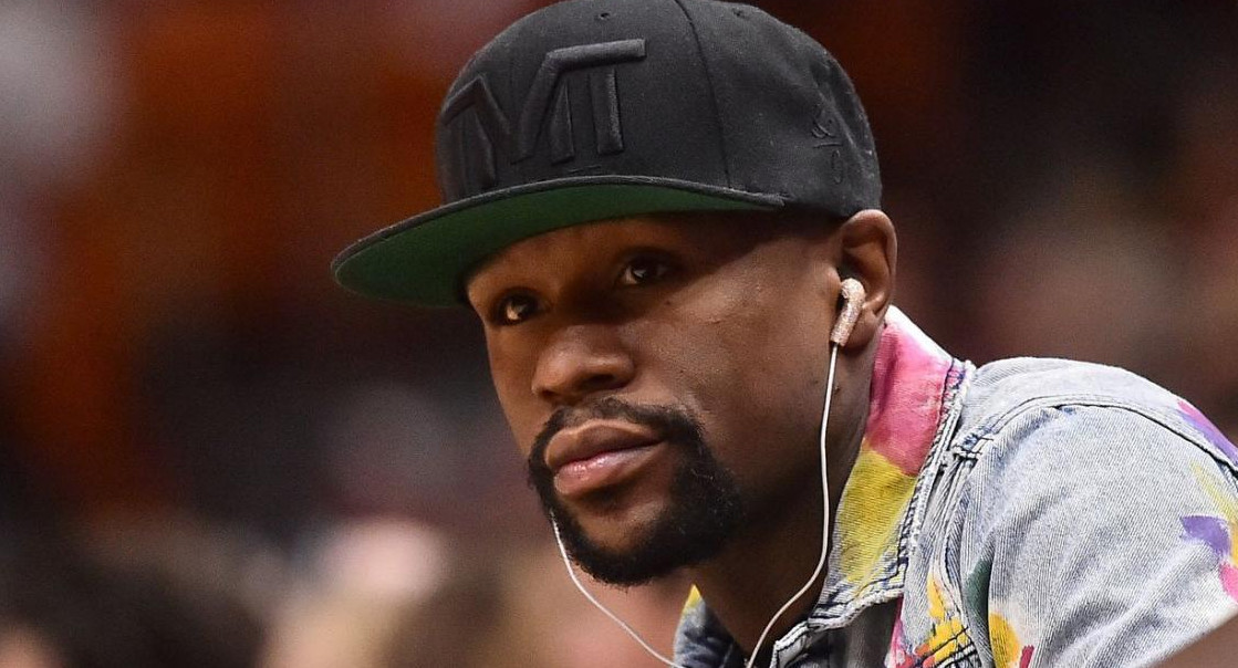 Floyd Mayweather ya se comprometió con su novia stripper Anna Monroe