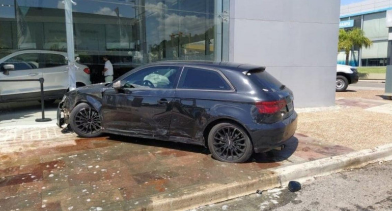 El auto del arquero de Lanús Lucas Acosta, Foto: Cadena 3