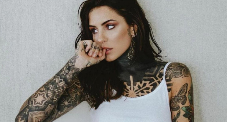 Cande Tinelli mostró los detalles del tatuaje en su parte más íntima