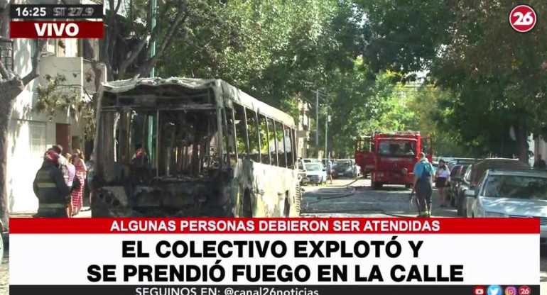 Incendio de un colectivo en Villa Urquiza