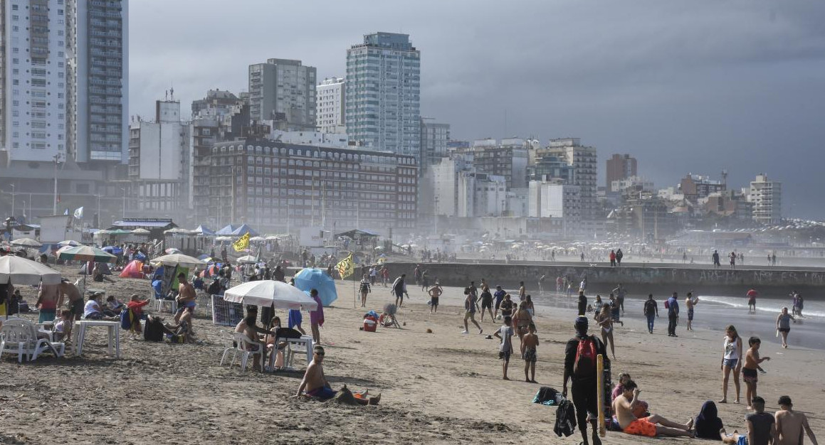 Verano en Mar del Plata, día soleado, NA