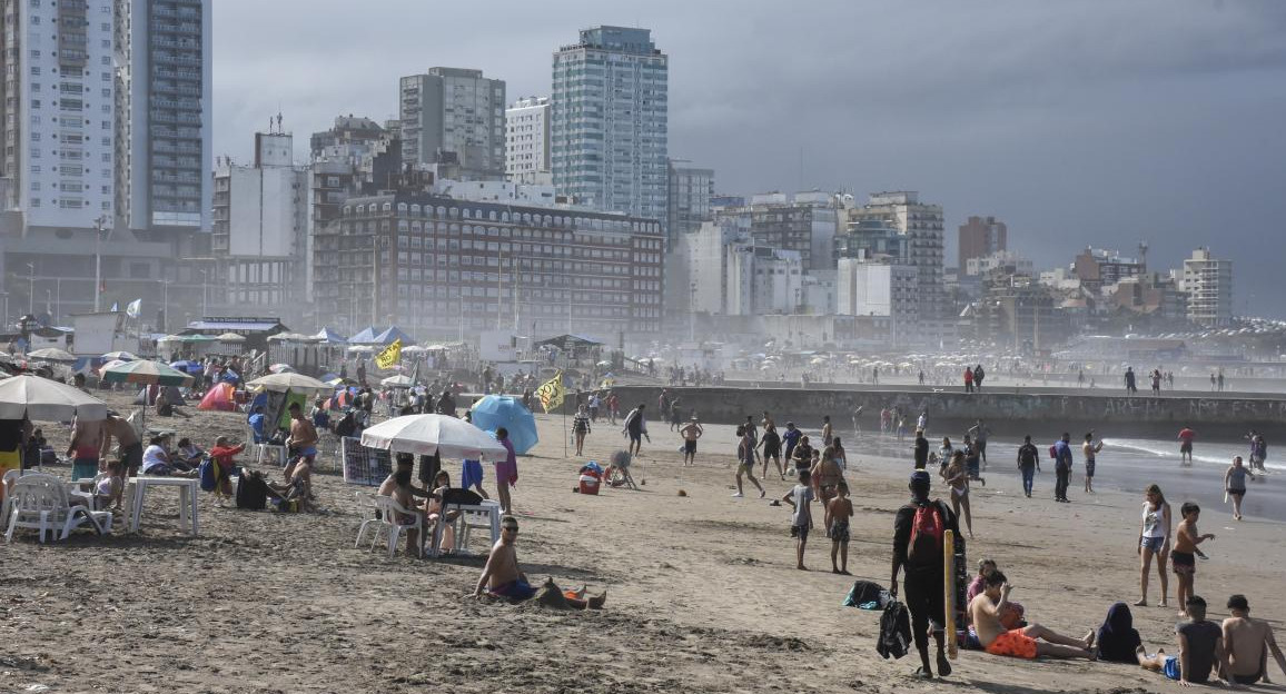 Verano en Mar del Plata, día soleado, NA