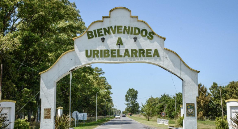 Uribelarrea, pueblo en la Provincia, entrada al pueblo, turismo