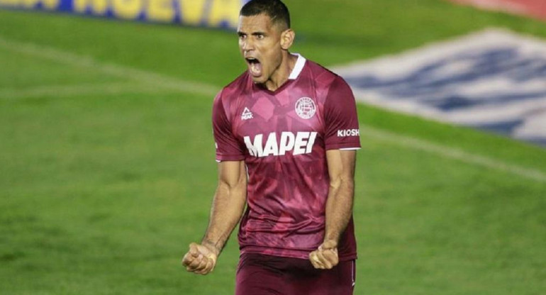 Jose Sand, Lanús.