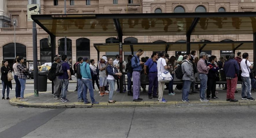 Pasajeros, colectivos, paro de colectivos, paro de transporte, transporte público, NA