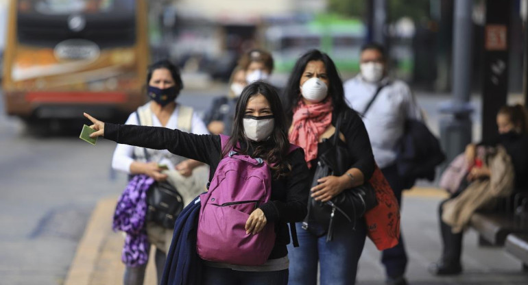 Coronavirus, Argentina, pandemia, pasajeros, colectivos, transporte público, NA