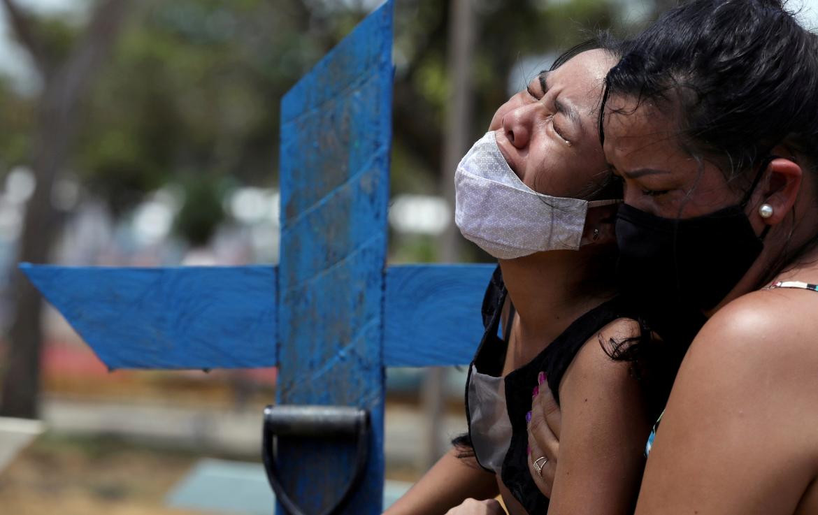 Muerte y colapso sanitario en Brasil por el coronavirus, REUTERS