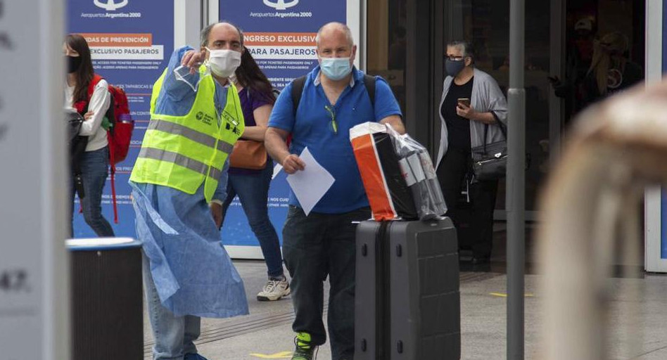 Viajes al exterior, pasajeros, coronavirus, aeropuerto, NA