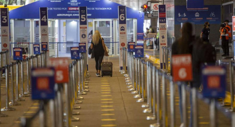 Aeropuerto, viajes, viajes al exterior, pandemia de coronavirus, NA