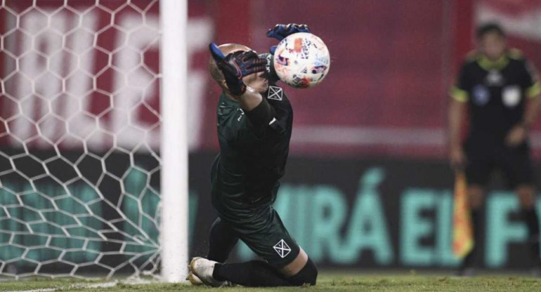 Sosa le atajó un penal a Villa sobre la hora y salvó a Independiente de una derrota con Boca, Liga Profesional, NA