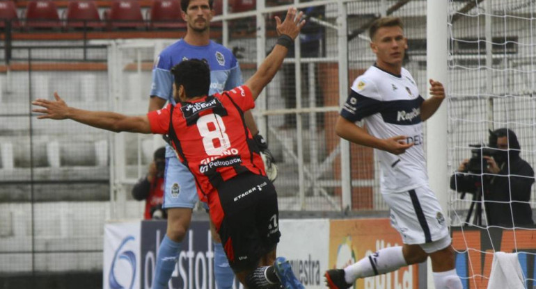 Festejo de Patronato ante Gimnasia de La Plata, fútbol argentino, Foto NA