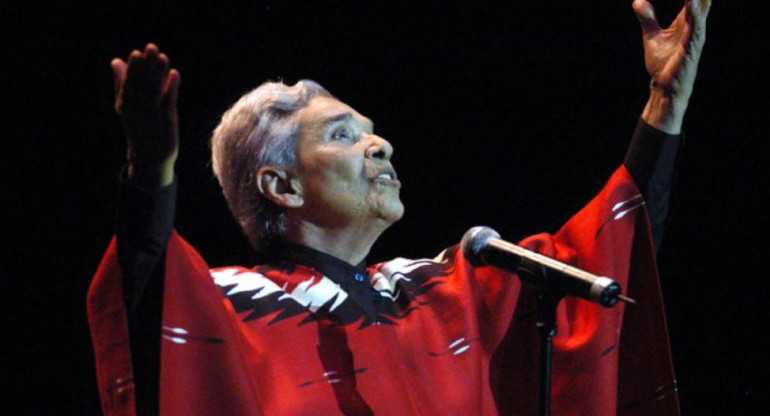 La vida, el ocaso y la resurrección de Chavela Vargas, la mujer que lloraba mientras cantaba sus penas de amor