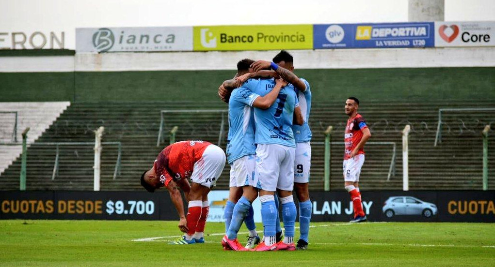 Festejo de Estudiantes de Río Cuarto por Copa Argentina ante Huracán Las Heras