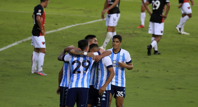 Festejo de Racing ante Colón, fútbol argentino, NA