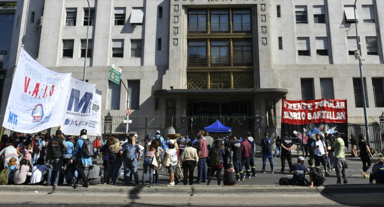 Corte en avenida 9 de julio, movimientos sociales, NA