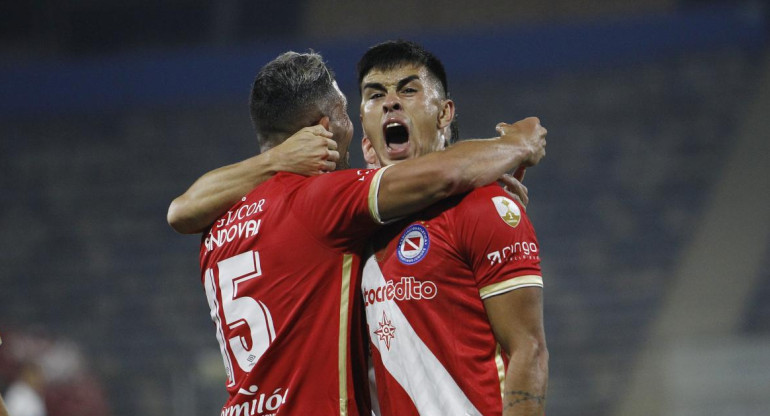 Festejo de Argentinos Juniors ante Universidad Católica por Copa Libertadores