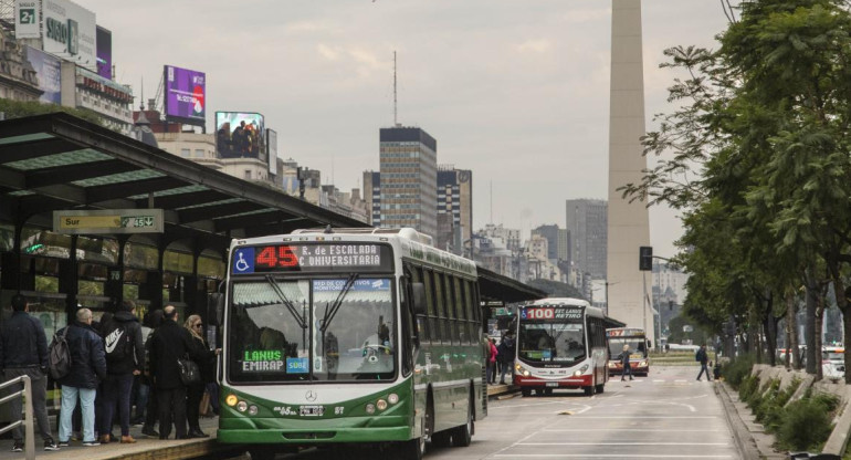 Servicios públicos, clima, Capital Federal de día, colectivos, Obelisco, NA