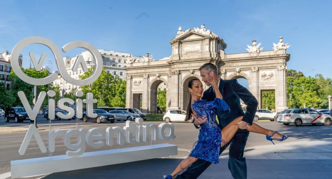 Mora Godoy bailó y representó a la Argentina en la Puerta de Alcalá