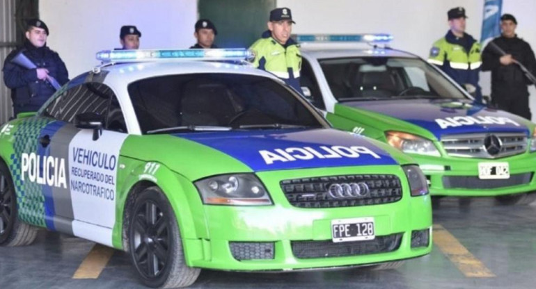 Autos de lujo "recuperados del narcotráfico" 