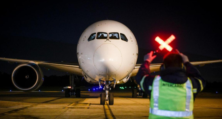 Llegada del vuelo de Aeroméxico con dosis de la vacuna de Oxford/AstraZeneca