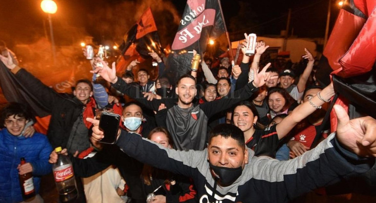 Festejo de los hinchas de Colón en las calles de Santa Fe, AGENCIA NA