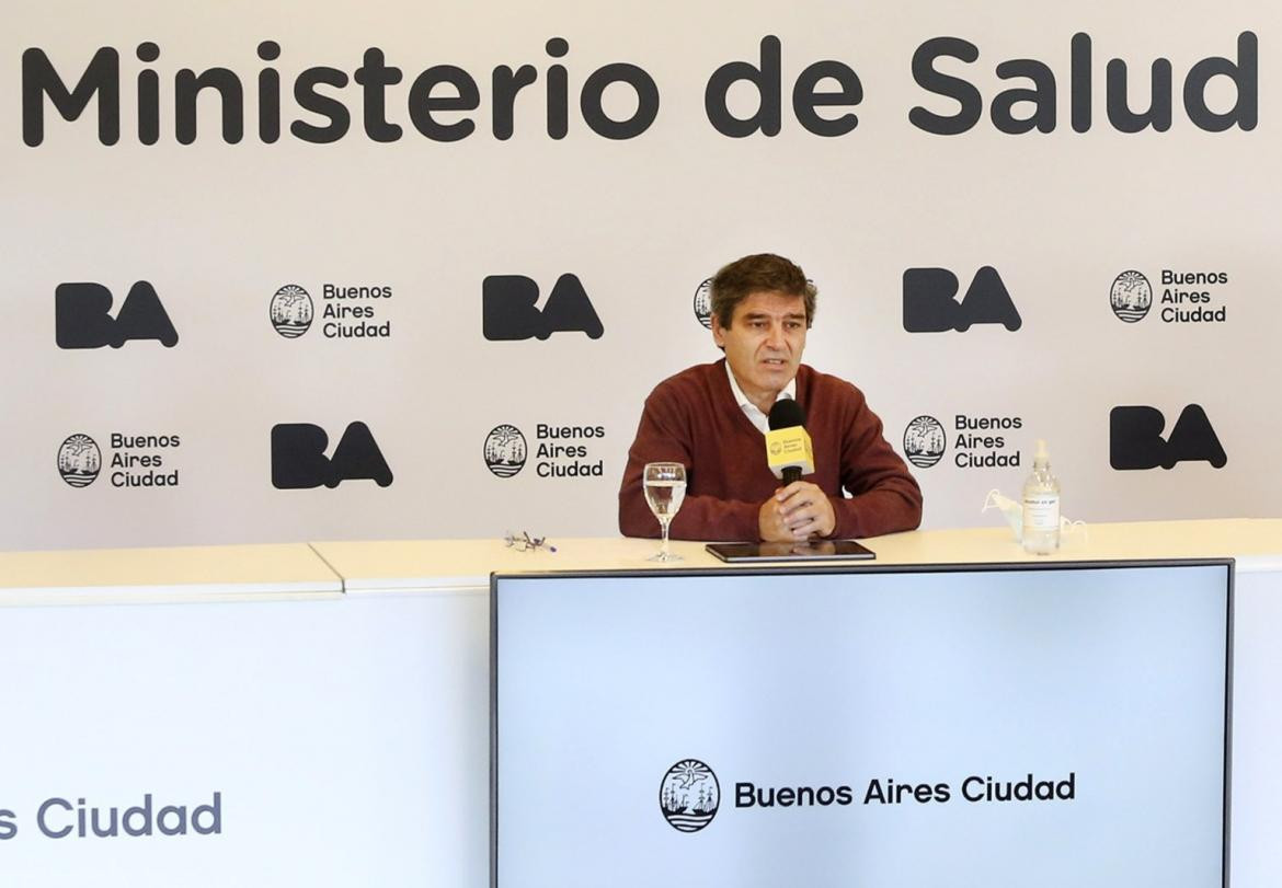 Conferencia de prensa de Fernán Quirós