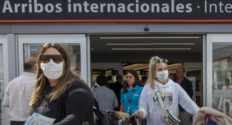 Viajes al exterior, pasajeros, coronavirus, aeropuerto, NA