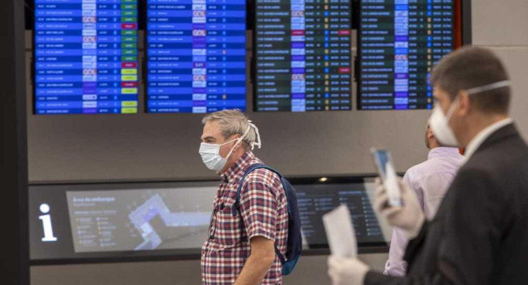 Turistas en el Aeropuerto de Ezeiza, NA