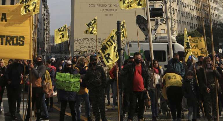 Marcha, protesta y corte en la avenida 9 de Julio, Obelisco, NA