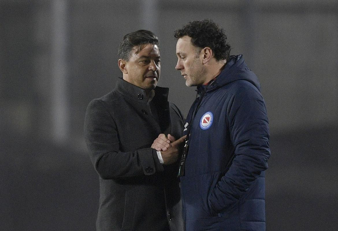 Marcelo Gallardo, River Plate y Gabriel Milito, Argentinos Juniors. Reuters. 