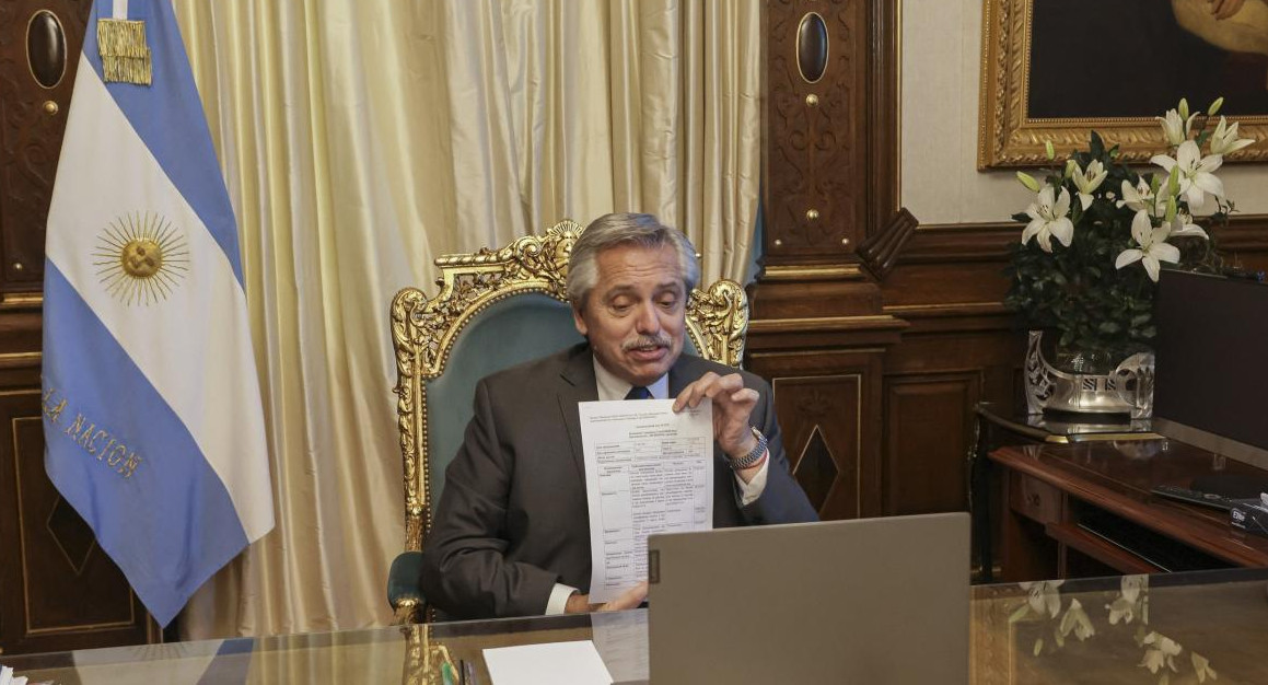 Alberto Fernández mantiene una videoconferencia con el presidente de laboratorios Richmond, Marcelo Figueiras, NA