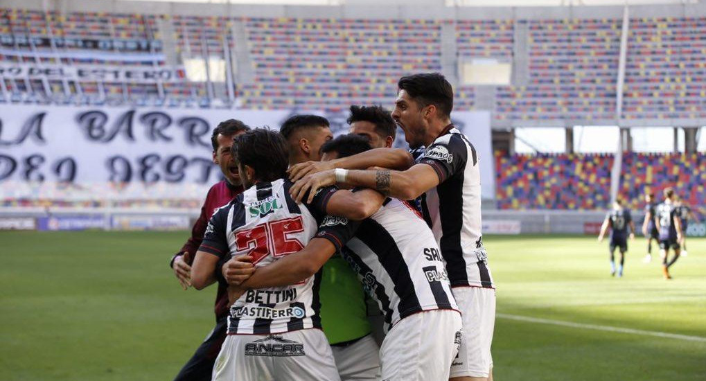 Festejo de Central Córdoba ante Talleres por la Liga Profesional de Fútbol