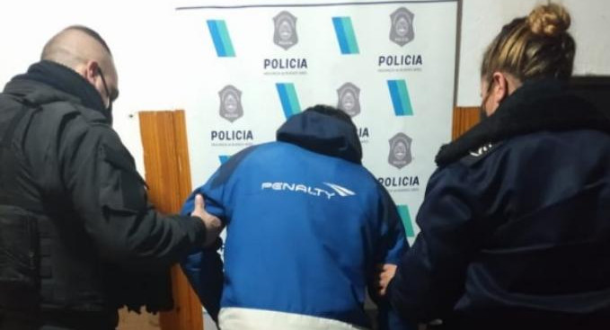 Detenido por golpear a su pareja con su bebé en brazos en La Plata