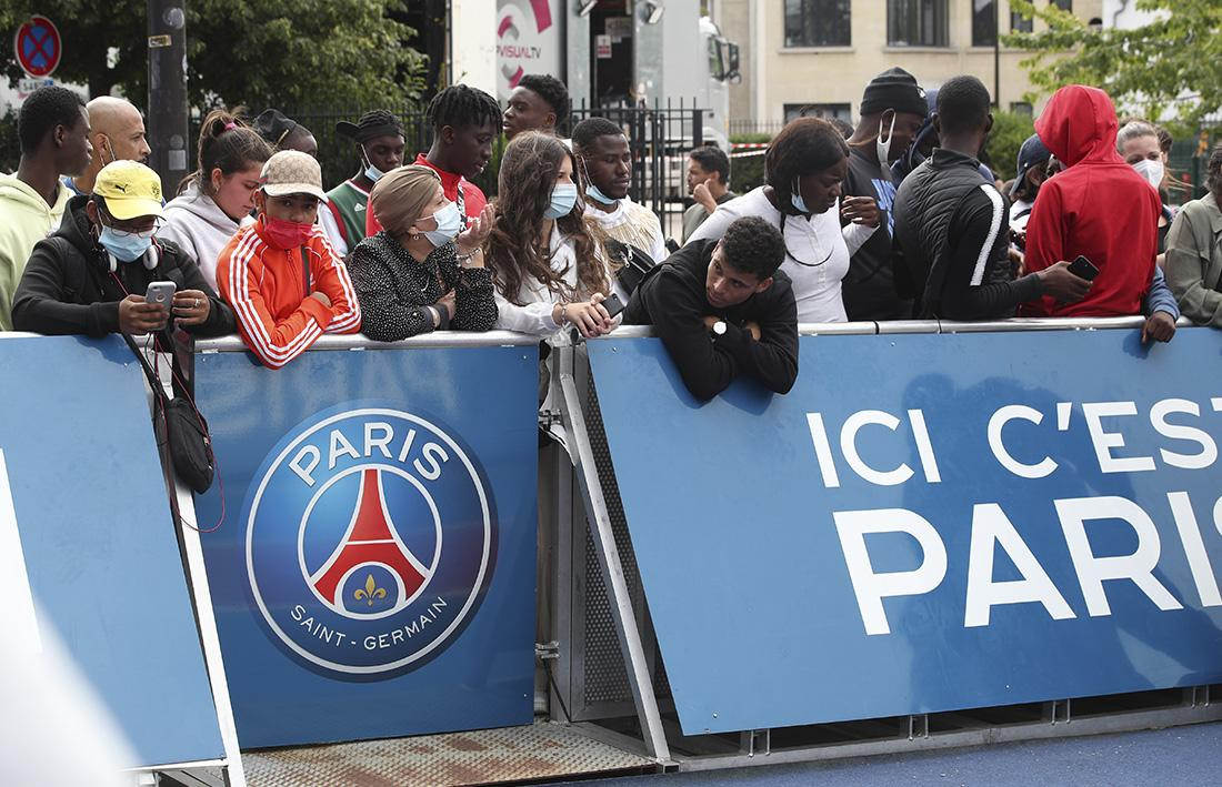 Locura por Messi en Paris: hinchas del PSG en vigilia por llegada de la Pulga, Reuters	