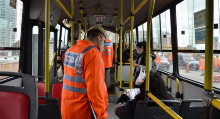 Amplían el cupo de pasajeros en colectivos, trenes y subtes, NA