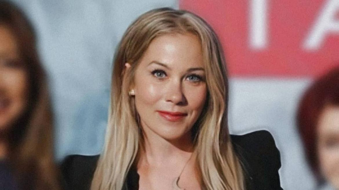 La actriz Christina Applegate reveló que padece esclerosis múltiple