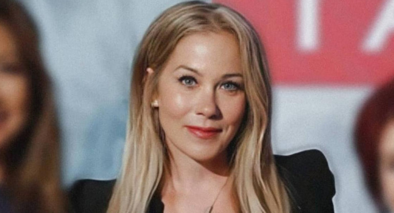 La actriz Christina Applegate reveló que padece esclerosis múltiple