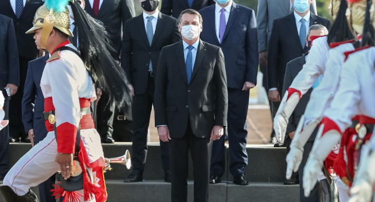 Jair Bolsonaro, presidente de Brasil, desfile militar, NA