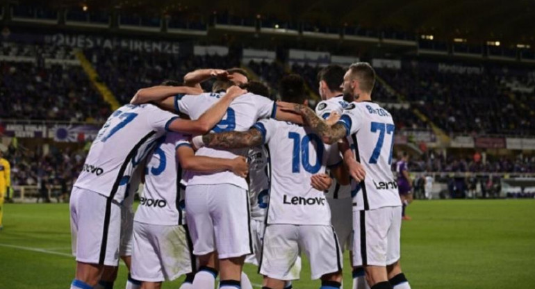 Inter se lo dio vuelta a la Fiorentina y sigue siendo puntero